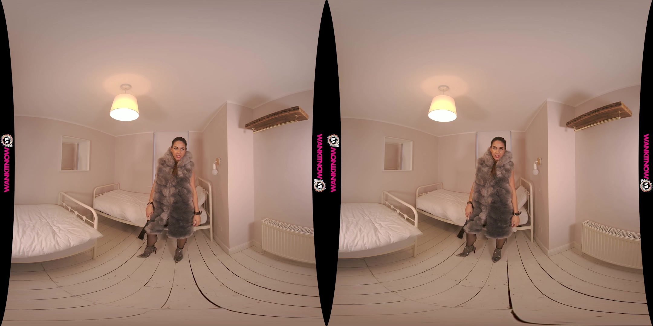 Get Naked featuring Roxxy Lea - WankitNowVR