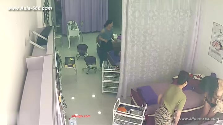 Hackers use the camera to remote monitoring of a lover's home life.***