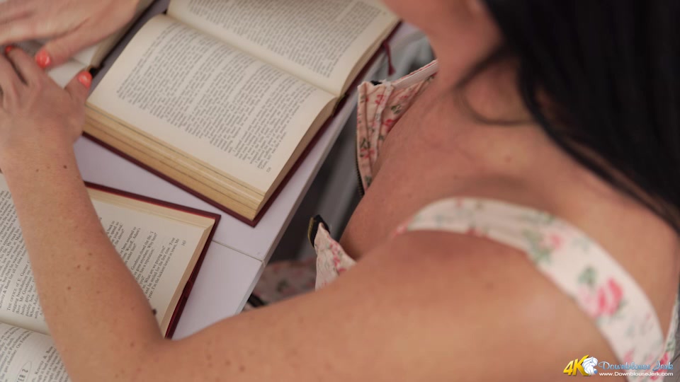 Shelly in Busty - DownblouseJerk