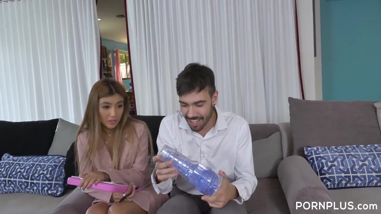 Clara Trinity - Rides Realtor Cock To Get Dream Home