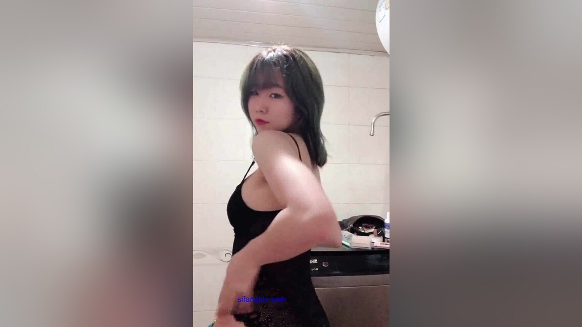 Cute Asian teen 18+ Masturbating With Toy