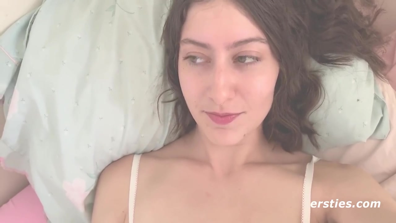 Fox Inserts An Anal Plug Before Masturbating