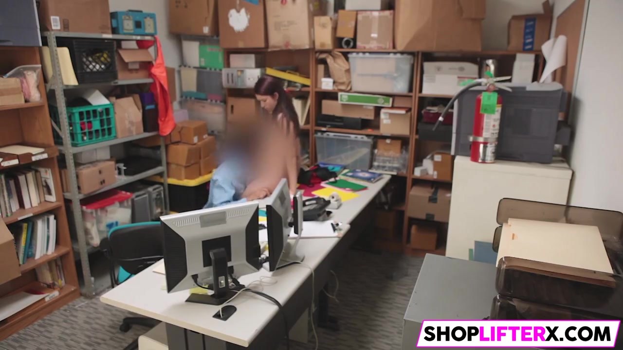 Shoplifter Naiomi Mae Gets Hammered By The Lp Officer