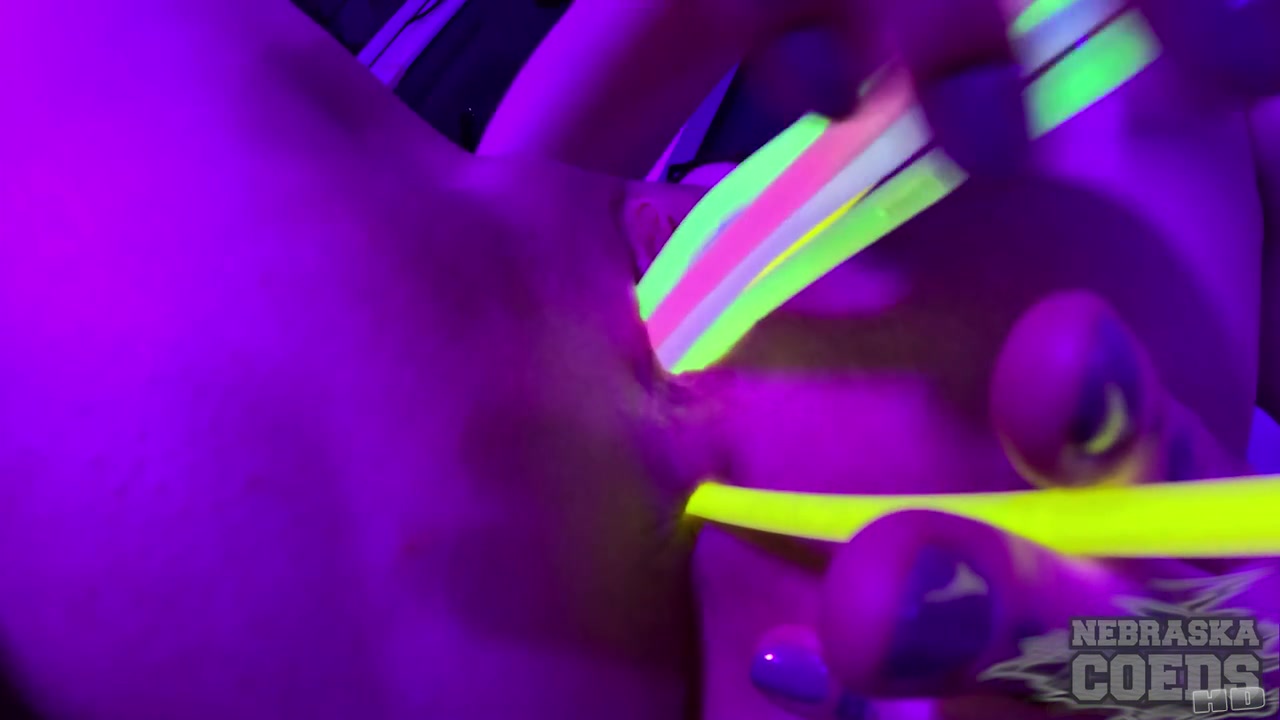 Sam Big Boobed Model Gaping Her Pussy Wide Open To Her Cervix With Glowsticks In The Dark