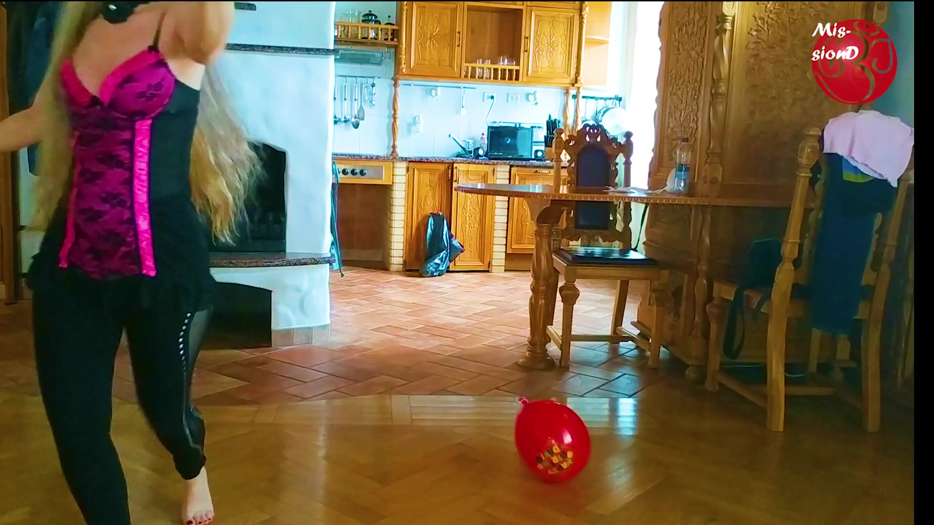 Foot Model With Balloons - Sex Movies Featuring Findom Goaldigger