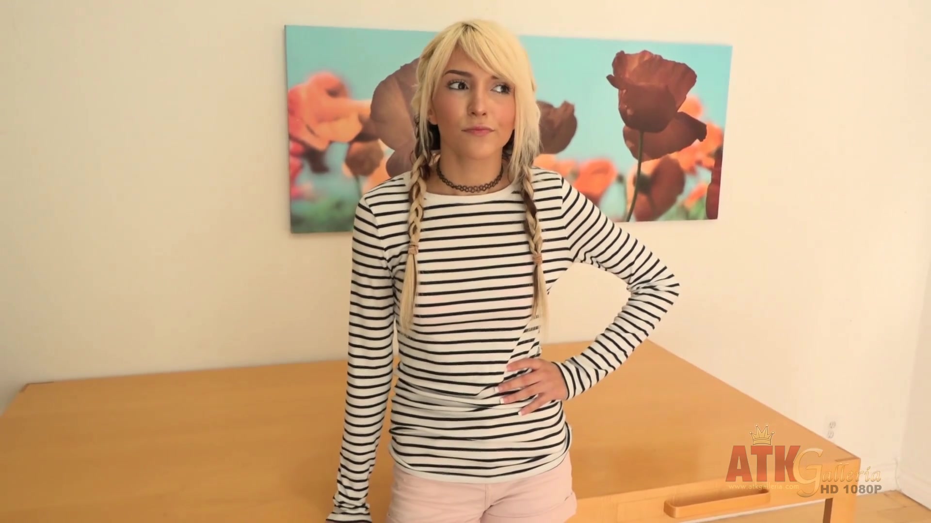 Interesting blonde teen girl