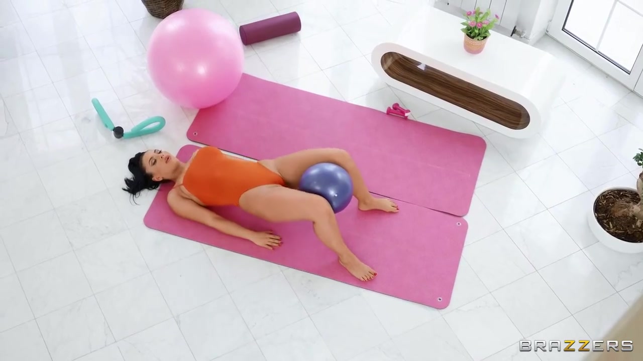 Best Home Leg Workout Ft. Big Balls & Dicks & Tits