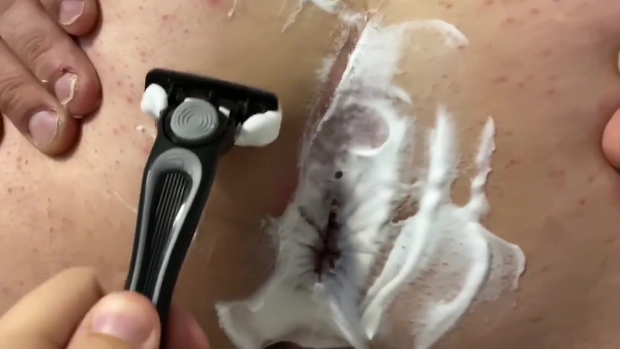 Amateur Couple Girlfriend Shaves Boyfriend’s Cock Balls & Ass
