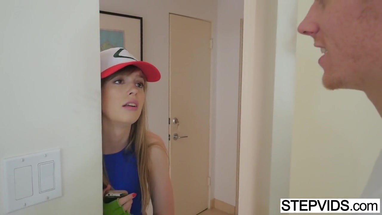 Nerd Dolly Leigh Fucks With Her Stepbro