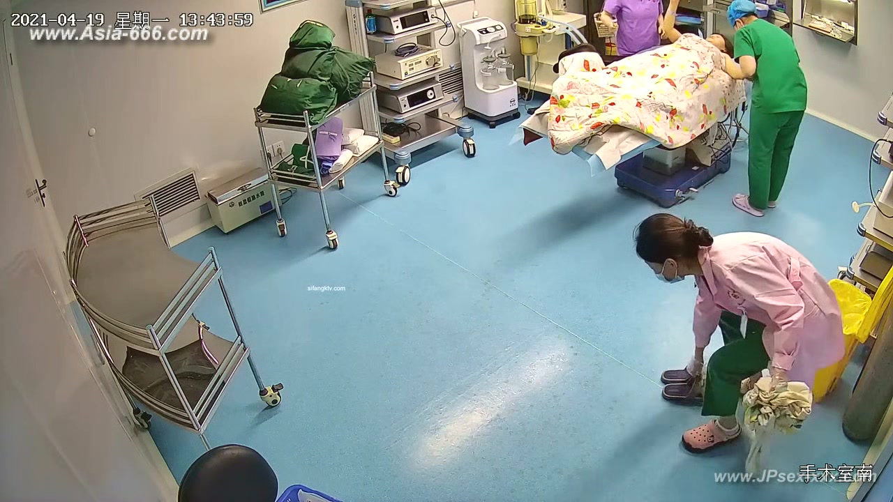Peeping Hospital patient.8