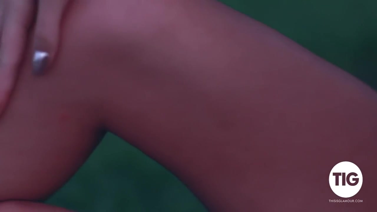 El Frost Takes Everything Off