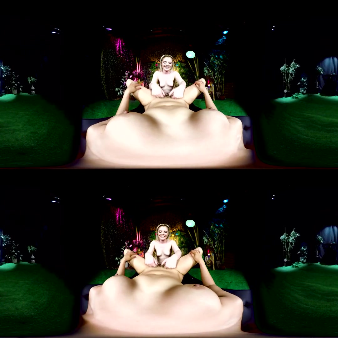Dresden 333 & Mia Li in Dresden Pusslicking POV - LezVR