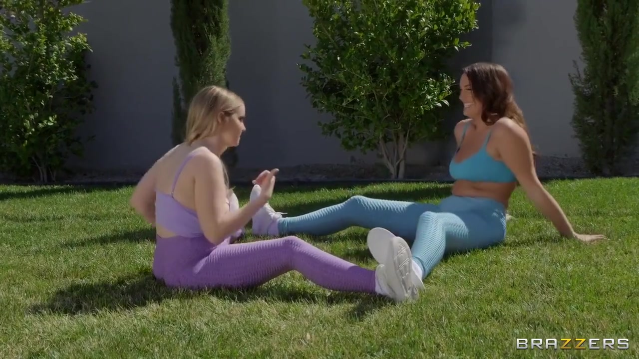 Smashing My Hot Lesbian Roommates