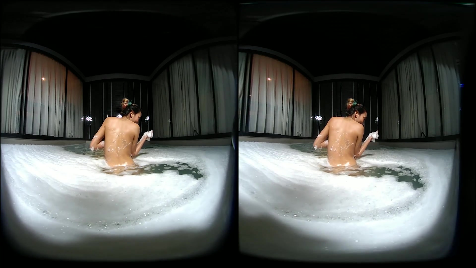 Big Foam Bathing With An Asian Model - VRpussyVision