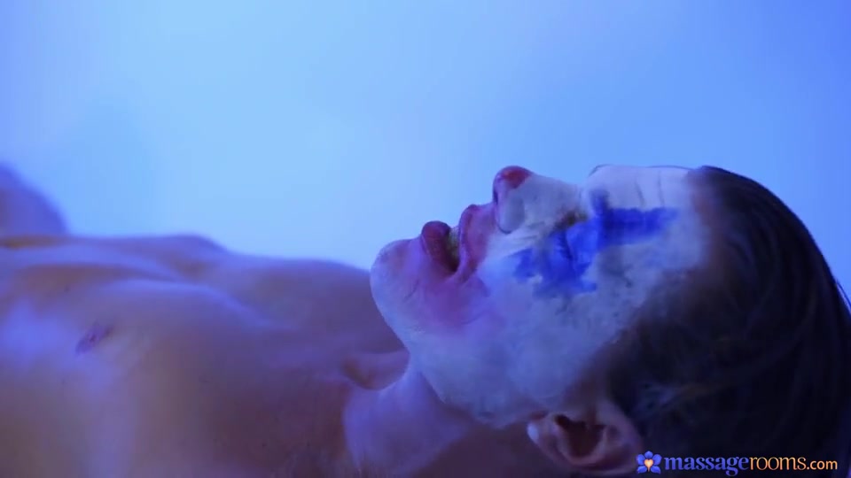 Joker Gives Wonder Woman A Massage 2