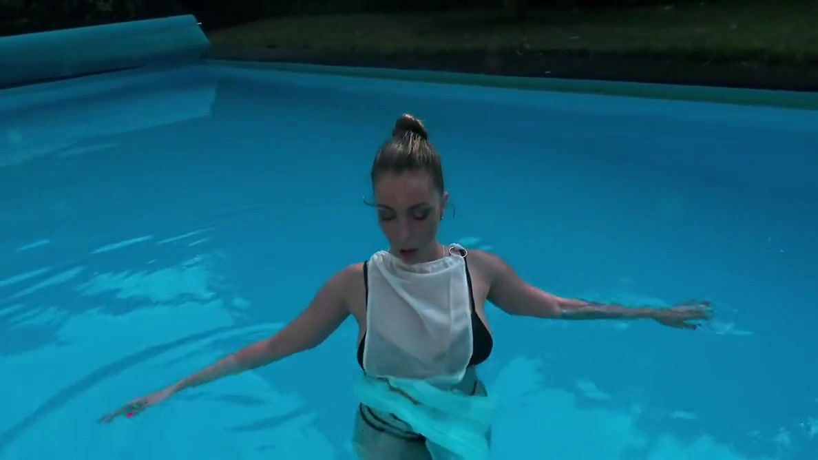 Hottest Russian Babes In The Swimming Pool In 4k