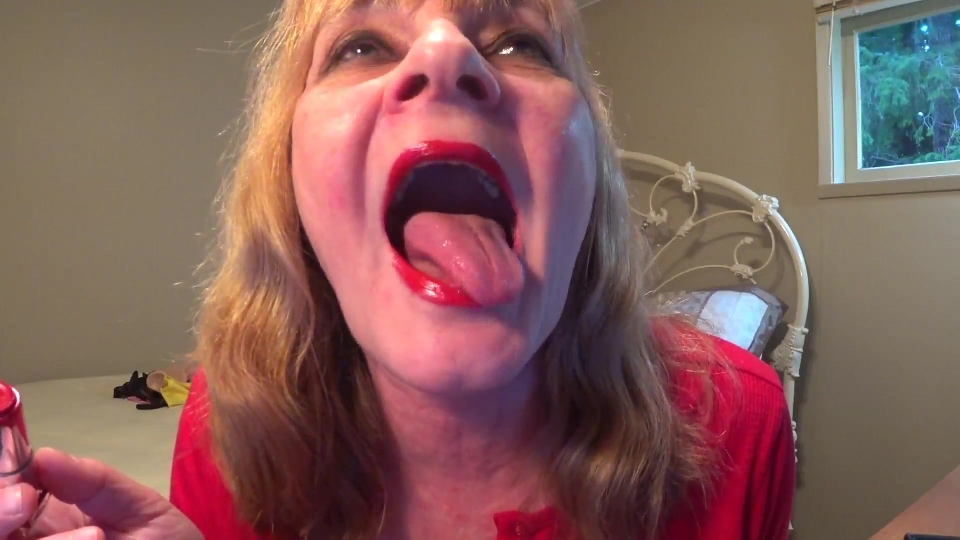 Sexy Mouth Tour With Red Hot Lips - TacAmateurs