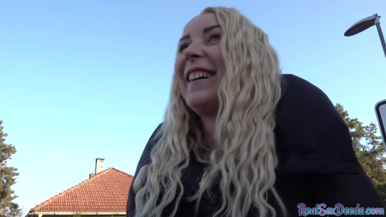Pickedup euro babe sucking dick before fucking