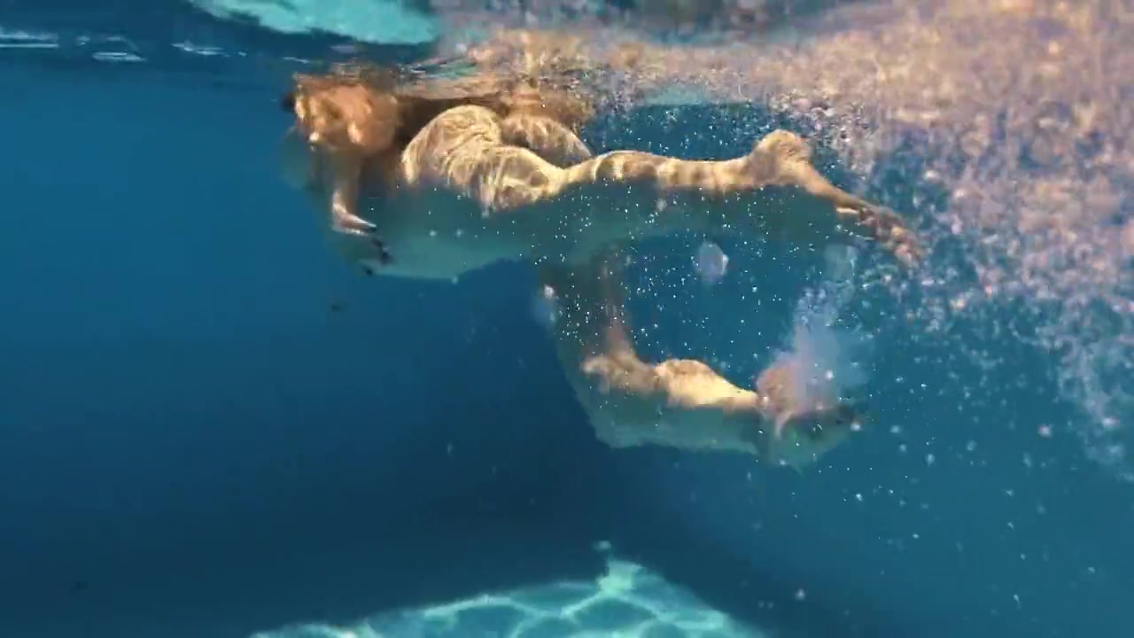 Perfect Body Blonde Teen 18+ Enjoys Naked Swimming