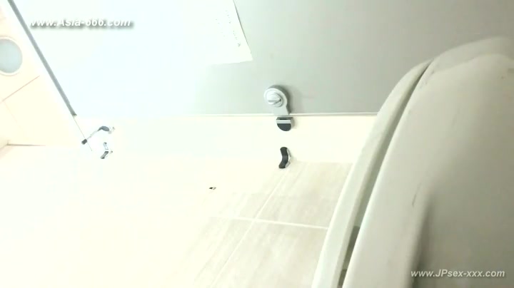 peeping korean girls go to toilet.2