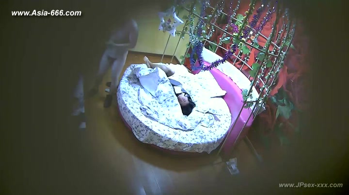 Hackers use the camera to remote monitoring of a lover's home life.265