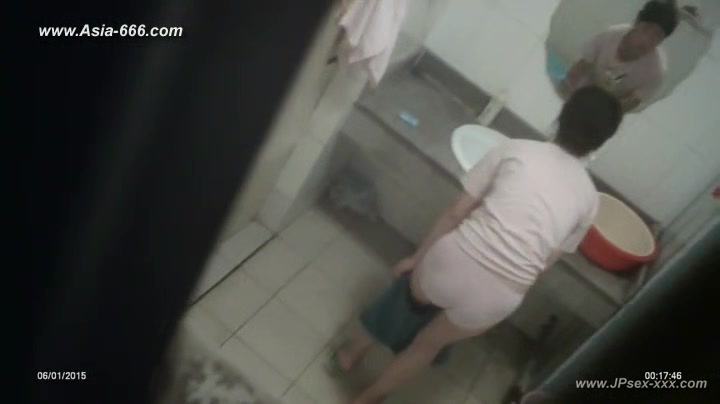 peeping chinese girls bathing.12