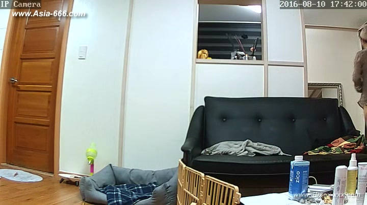 Hackers use the camera to remote monitoring of a lover's home life.***