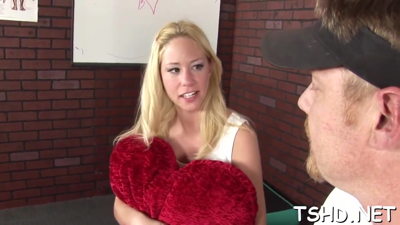 Grace Wood - Sexstarved Enjoys Sissy Licking