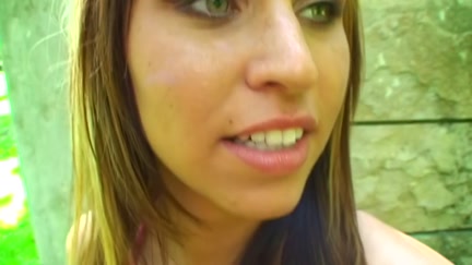 Fashionable babe in out door sex session