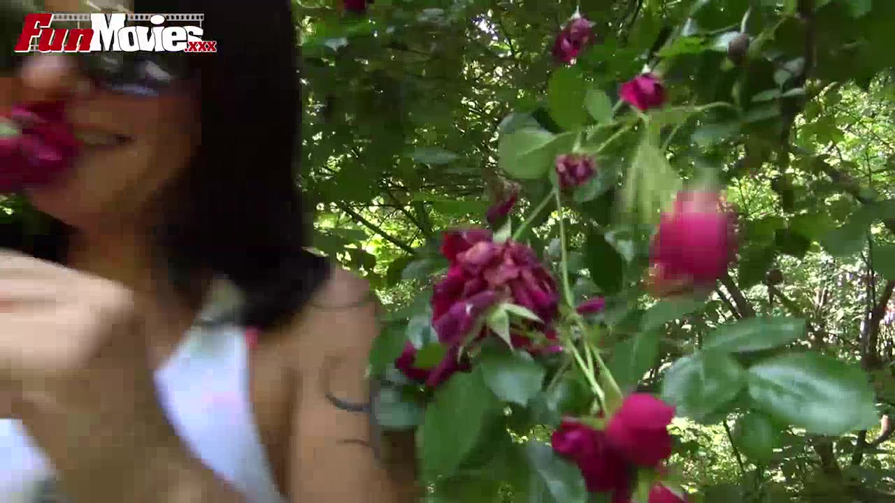 FUN MOVIES Mature cumming in the garden