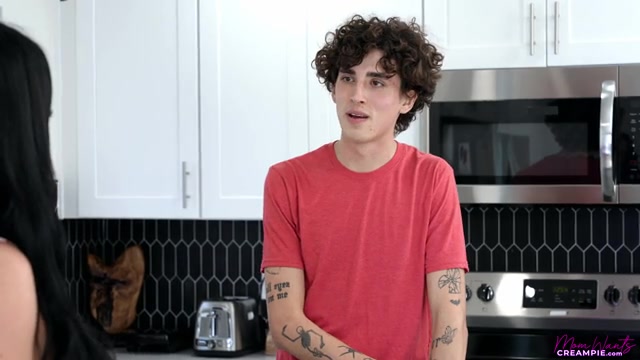 Stepsons Sexual Services - S4:E7 - Momlover