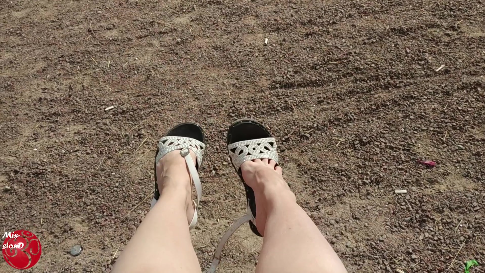 Summer Bench Foot - Sex Movies Featuring Findom Goaldigger