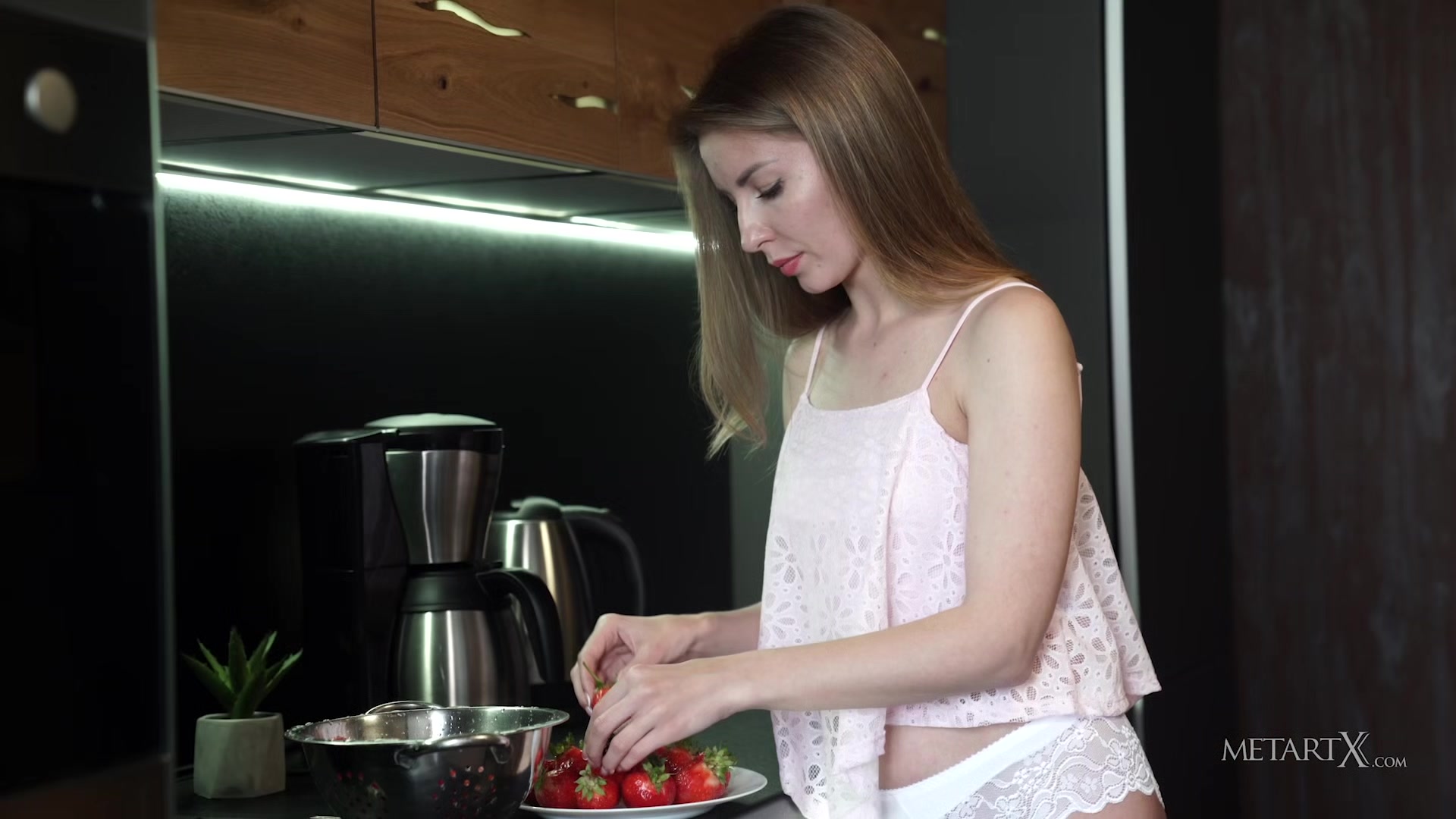 Strawberry - Bjorg Larson - MetartX
