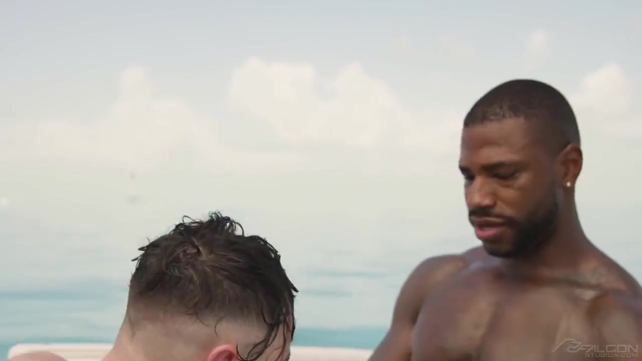 Bareback Fucking Hard Among Ebony Bodybuilder