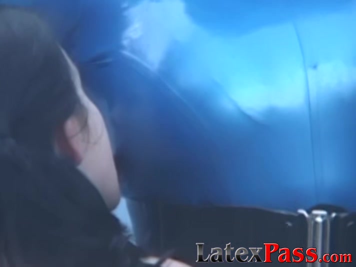 Latex Mistress Aradia restrains young dykes before toying