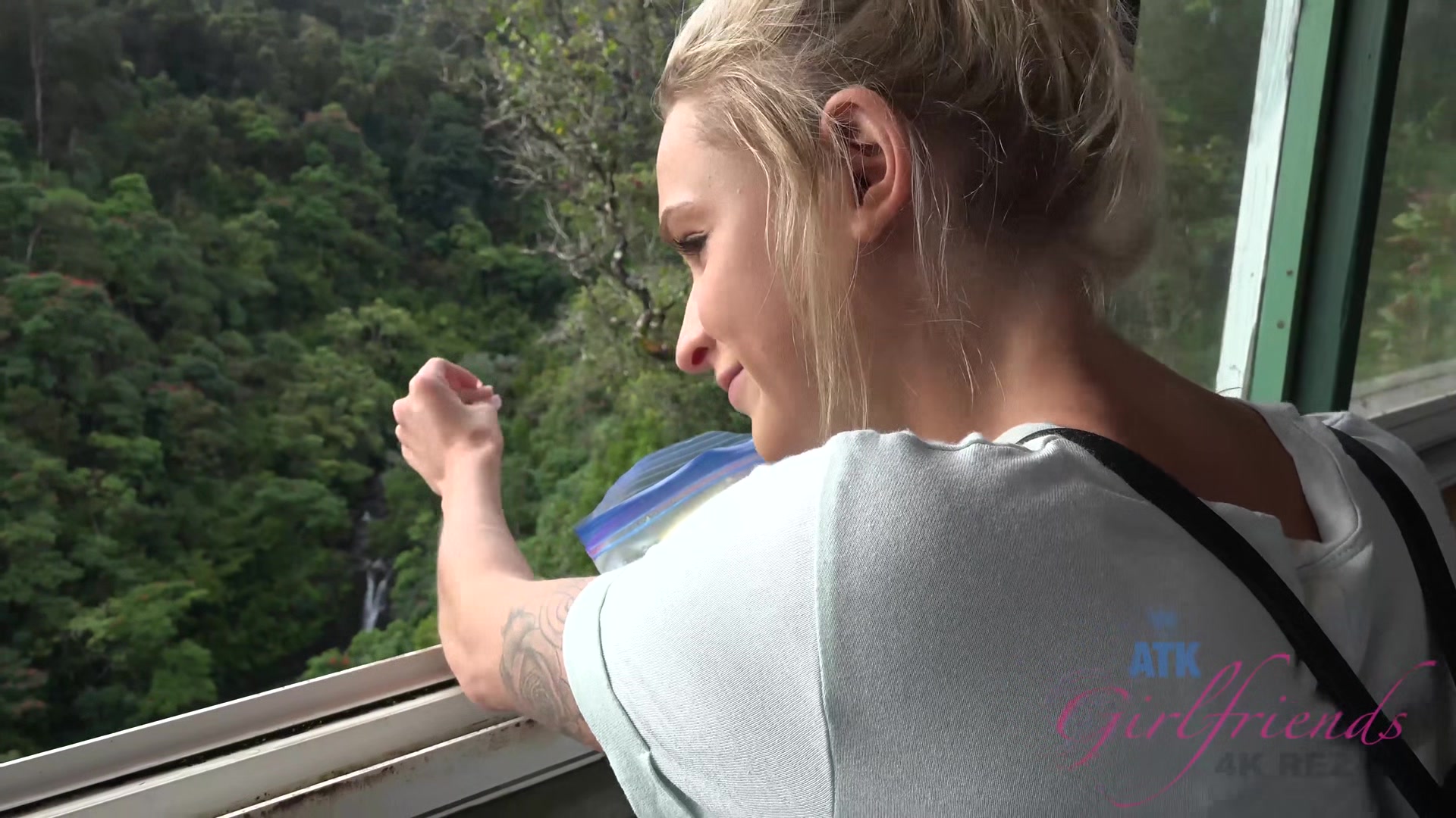 Virtual Vacation In Hawaii With Emma Hixx 9/16