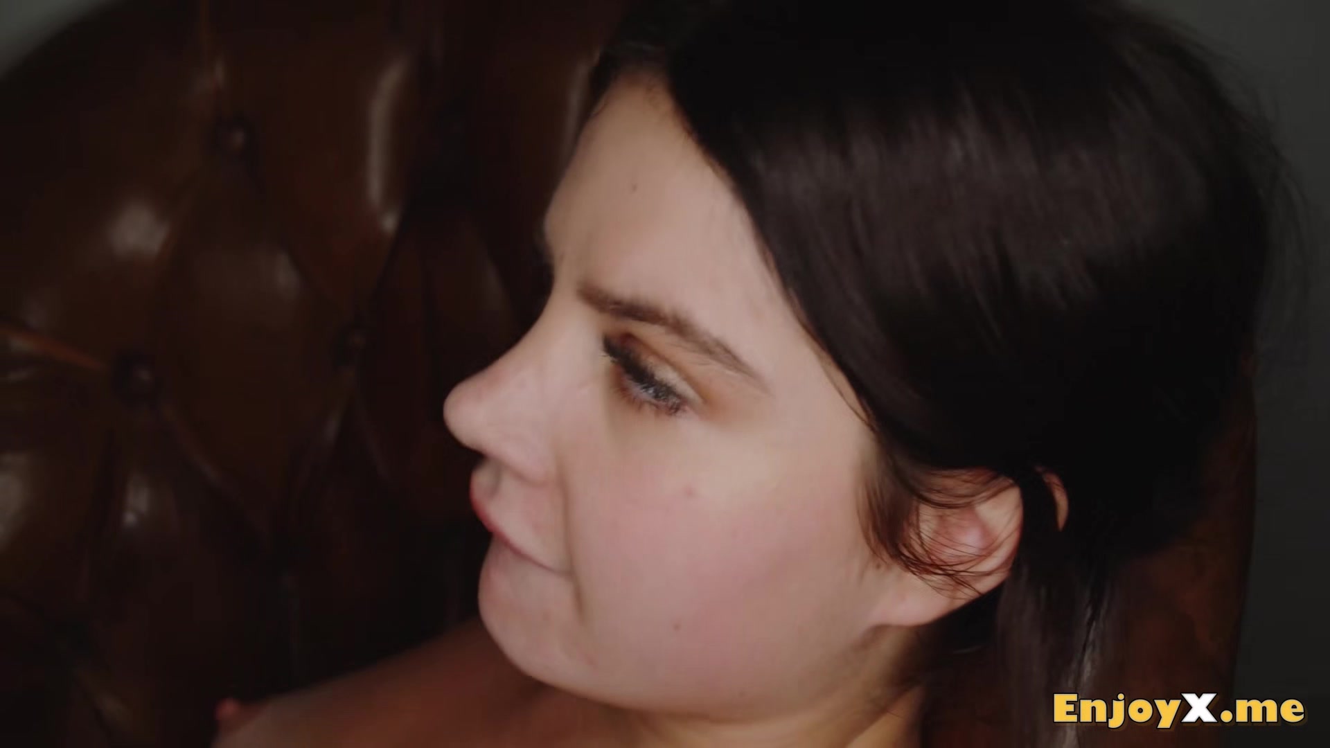 Valkiria Lapiedra, the Spanish superstar with innate tits, gets her bunghole rammed on the chess table in total HD.