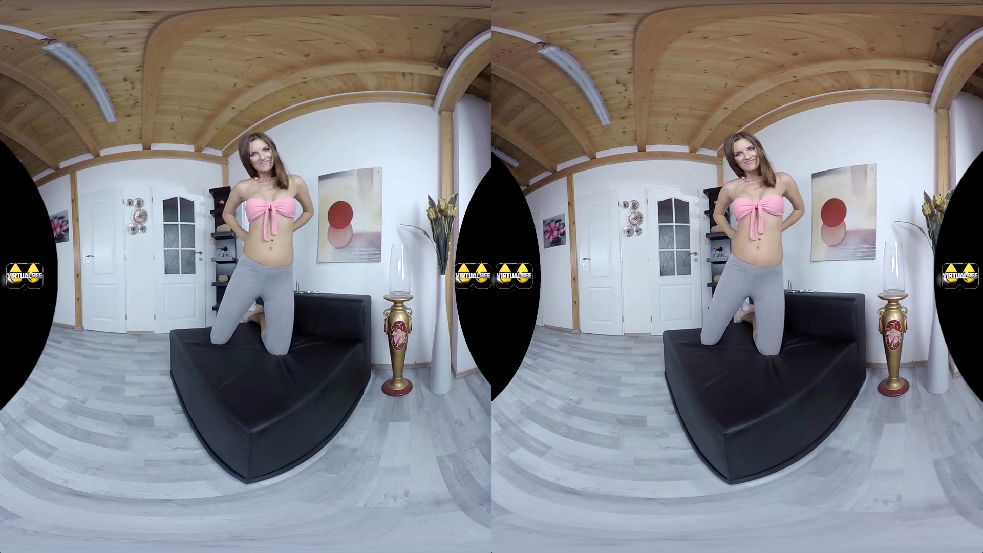 Jennifer Jane in The Golden One - VirtualPee