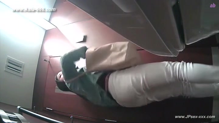 peeping Korean restaurant toilet.12
