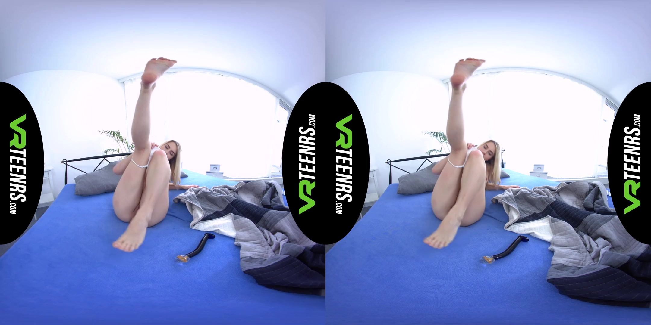 Alecia Fox in teen 18+ Toying Herself In VR - VRTeenrs