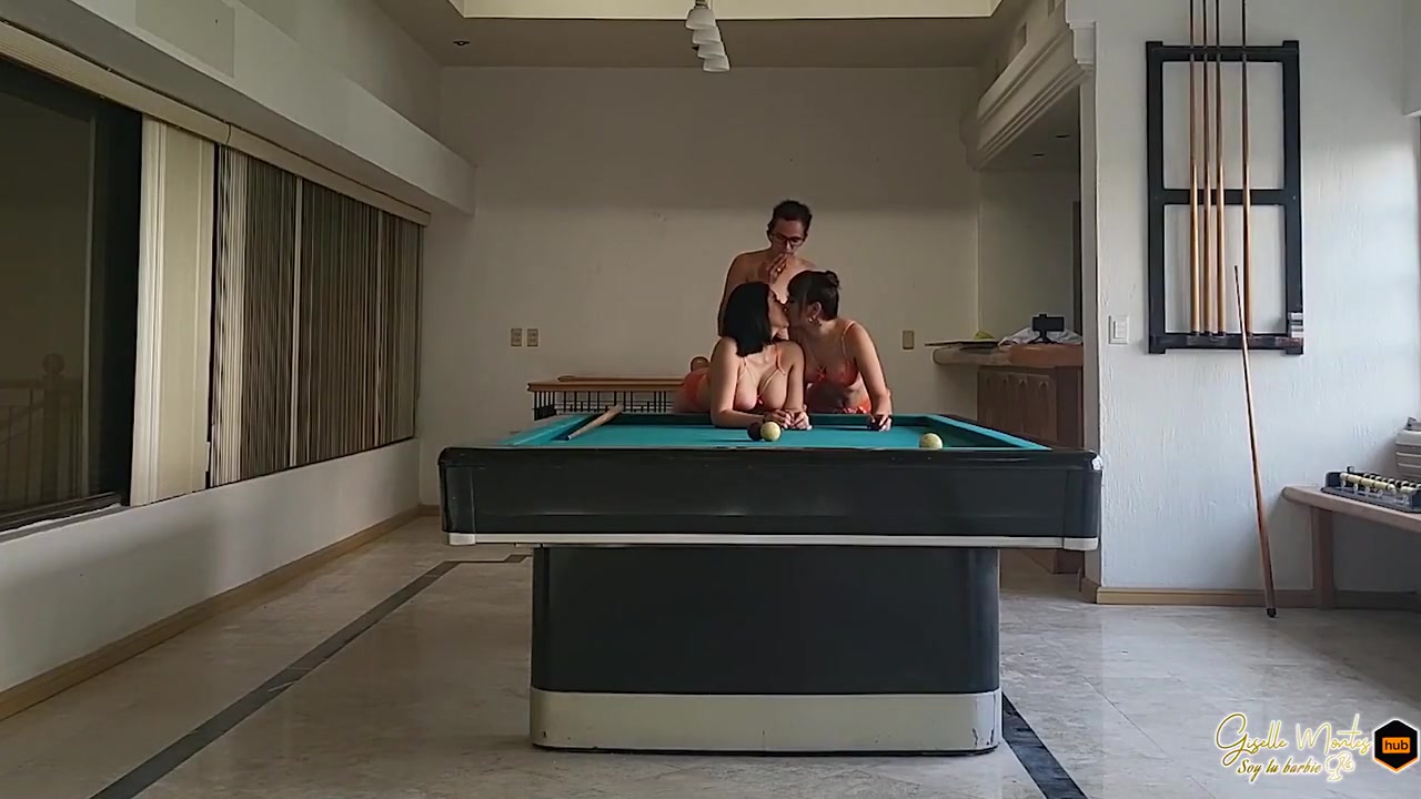 Mi Novio Nos Ensena Como Jugar Con Bolas Y El Palo