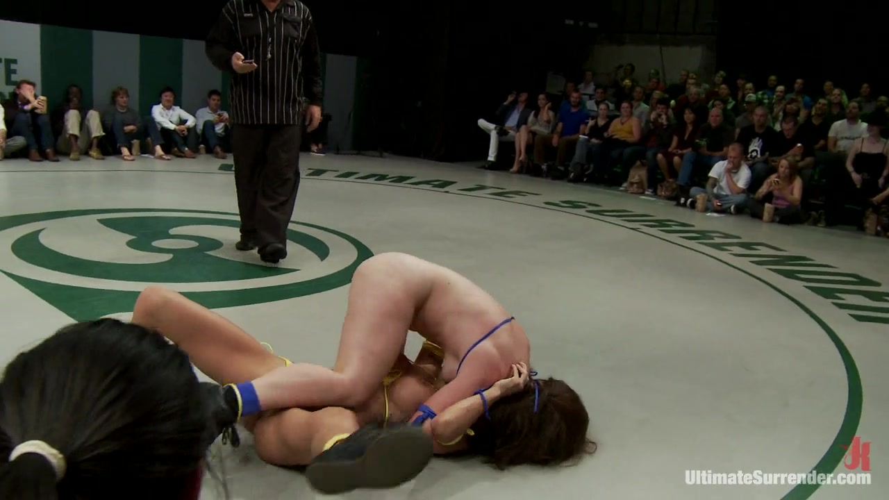 Battle Of The Featherweights: The Smallest Hottest Wrestlers Battle It Out In Tag Team Action - Publicdisgrace