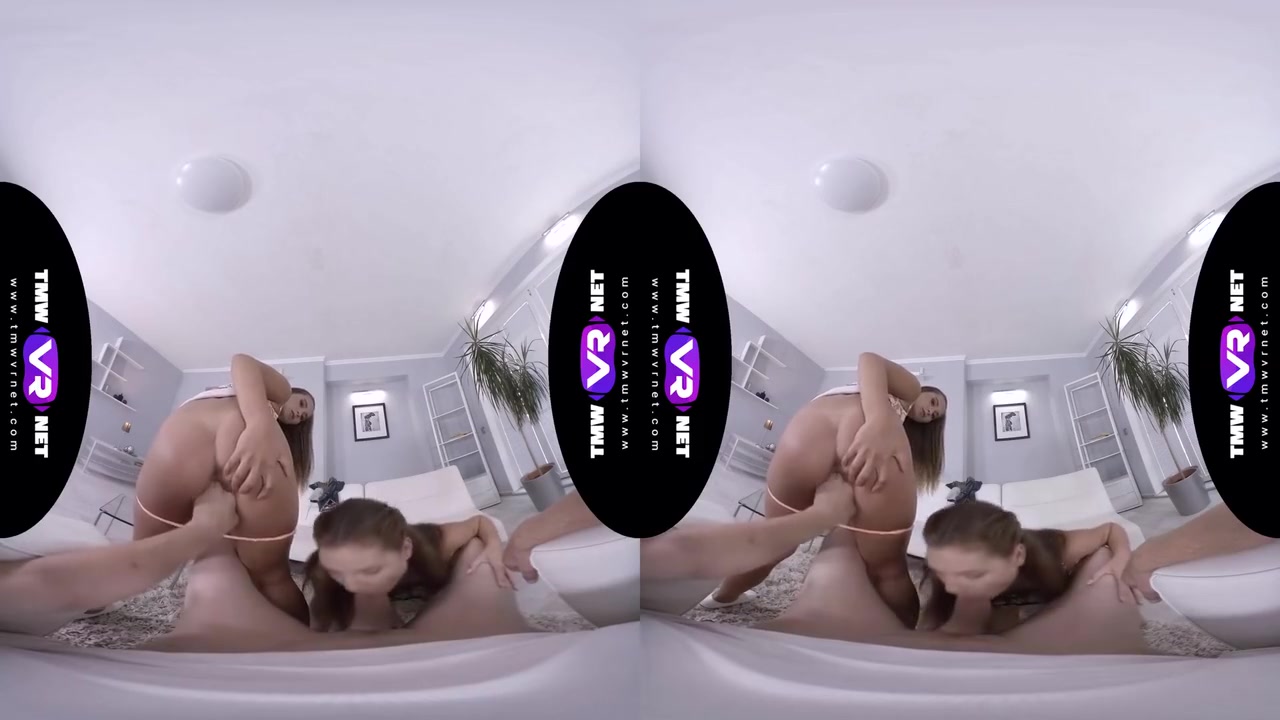Mia Card Play Becomes A - Virtual Reality And Naomi Bennet