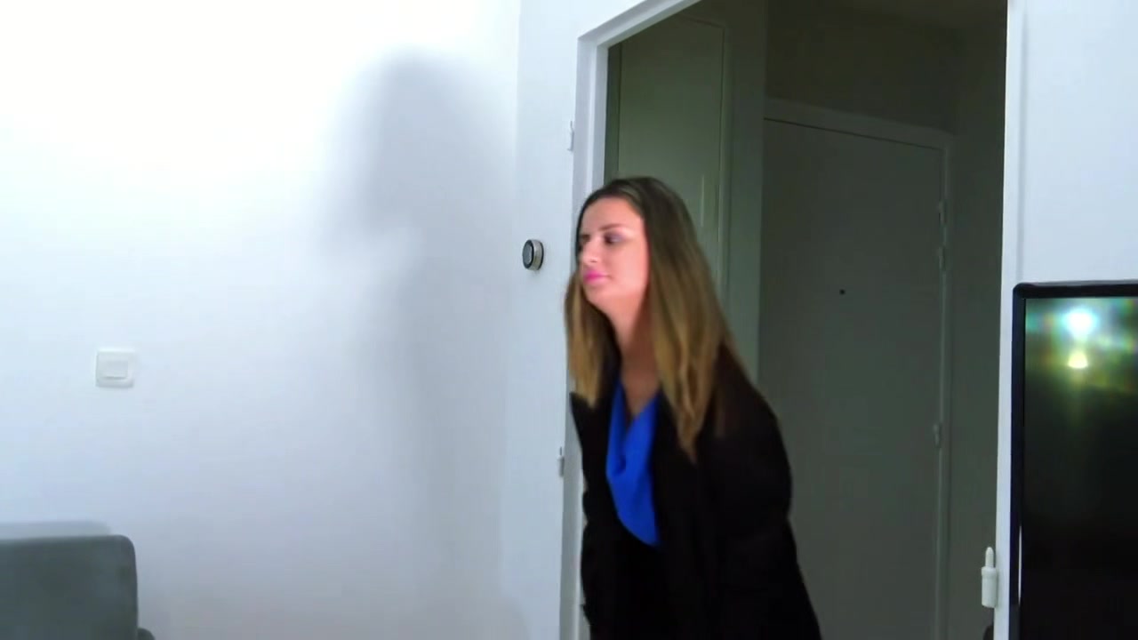 Luna, 31, is constantly in the game! - Jacquie et Michel TV