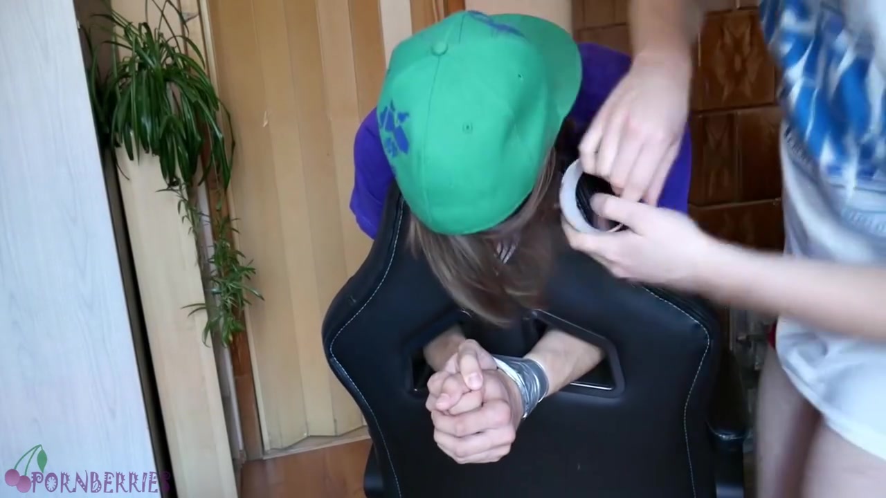 teen 18+ Skateboarder Surprised With Footjob In Bedroom