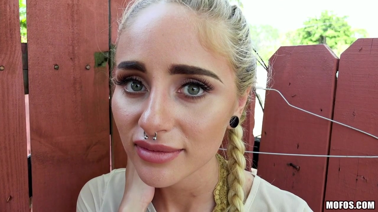 Naomi Woods in Friendly Blonde Fucks in Public - PublicPickups
