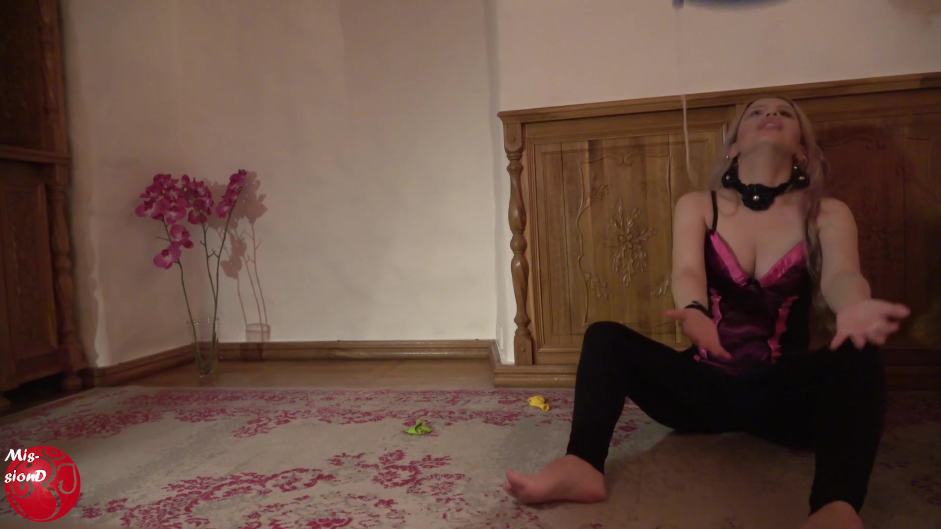Blonde Plays With Balloons - Sex Movies Featuring Findom Goaldigger