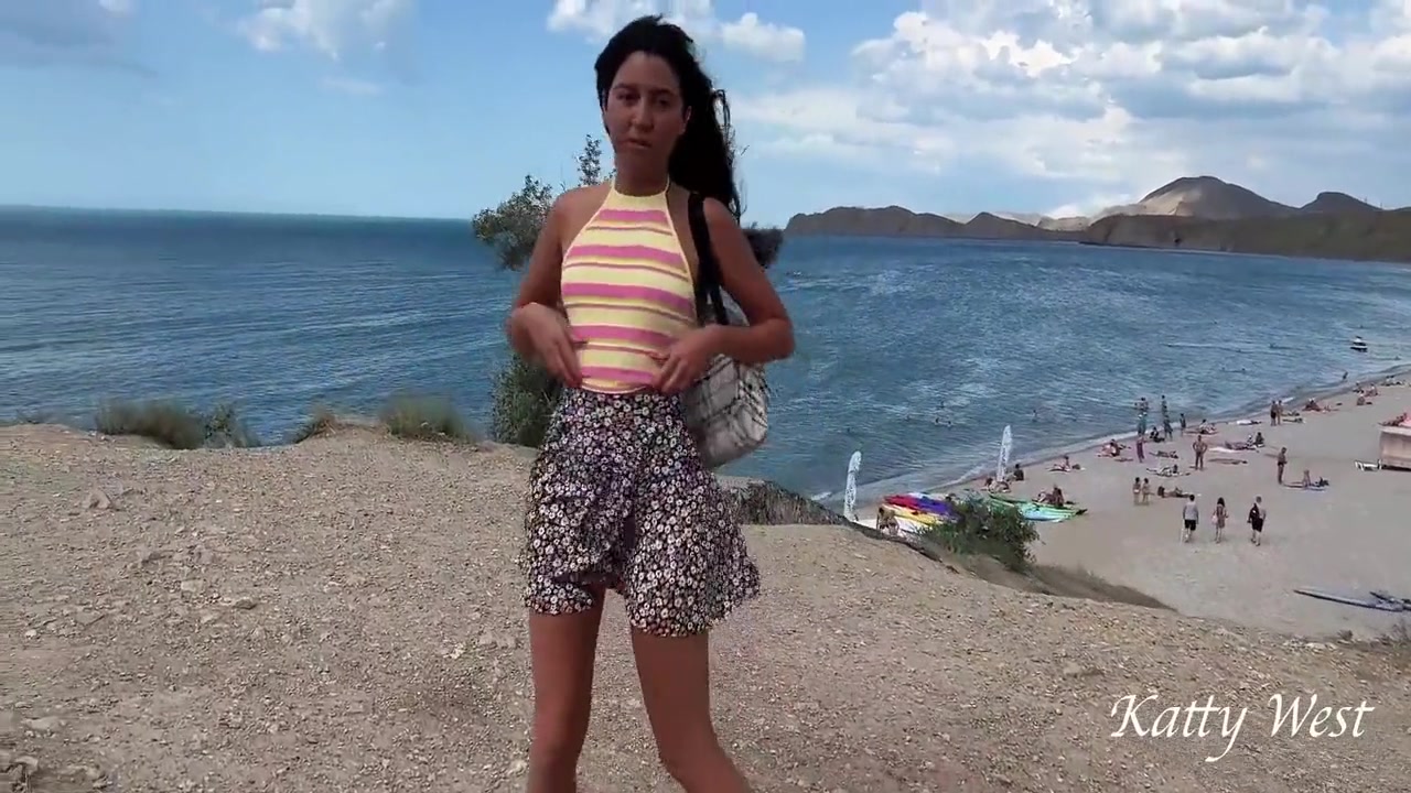 Pee In A Public Place On The Background Of The Beach With People 5 Min - Katty West