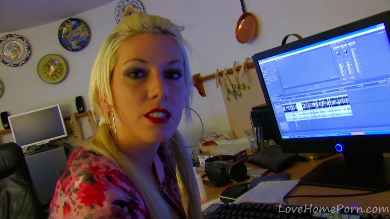Pretty Blonde Takes Big Cock In Her Butt