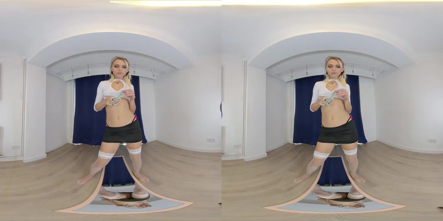 E-Cigarette and Strip Tease - VRSmokers
